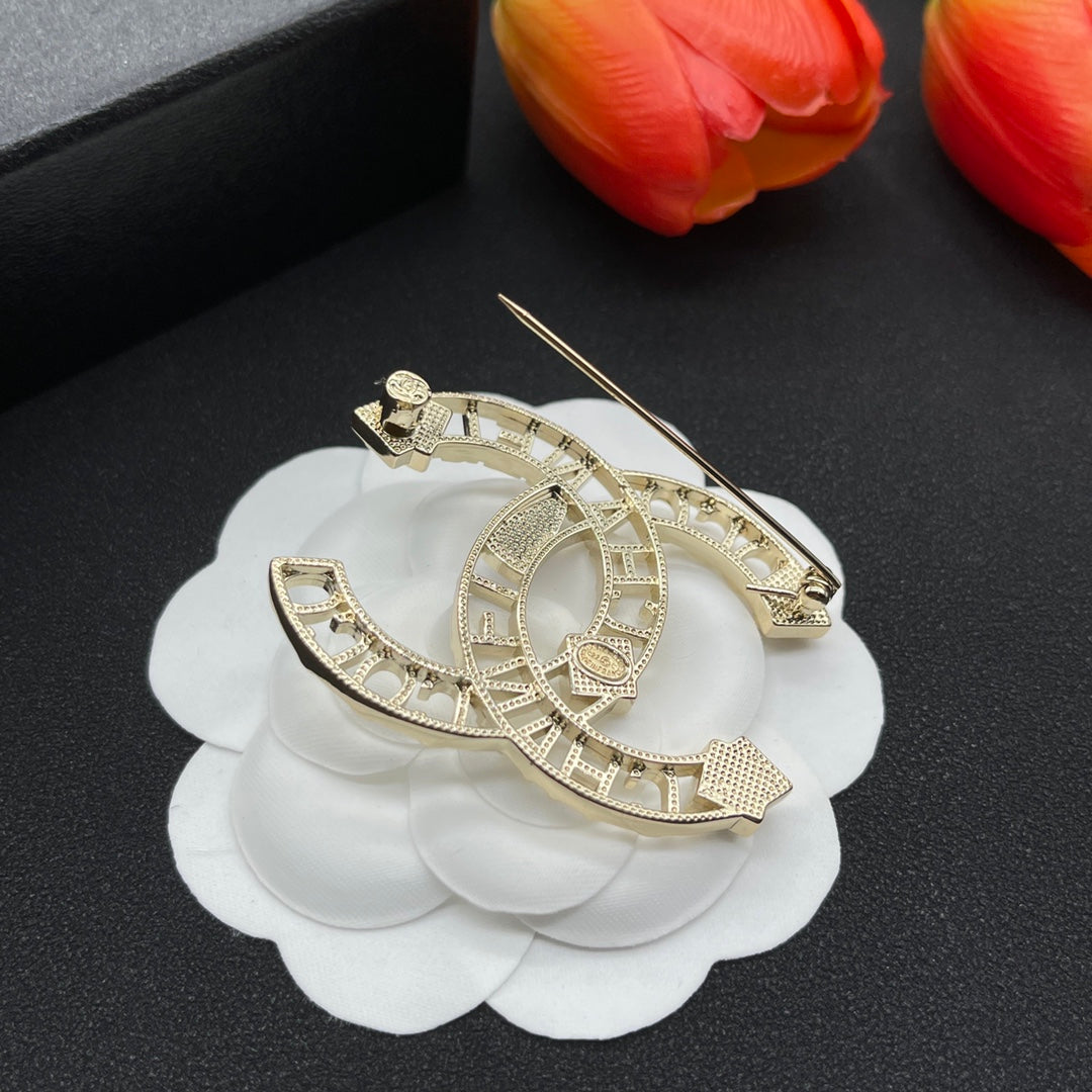 Chanel style brooches - product photo 5