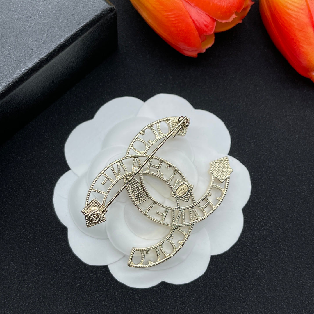 Chanel style brooches - product photo 6
