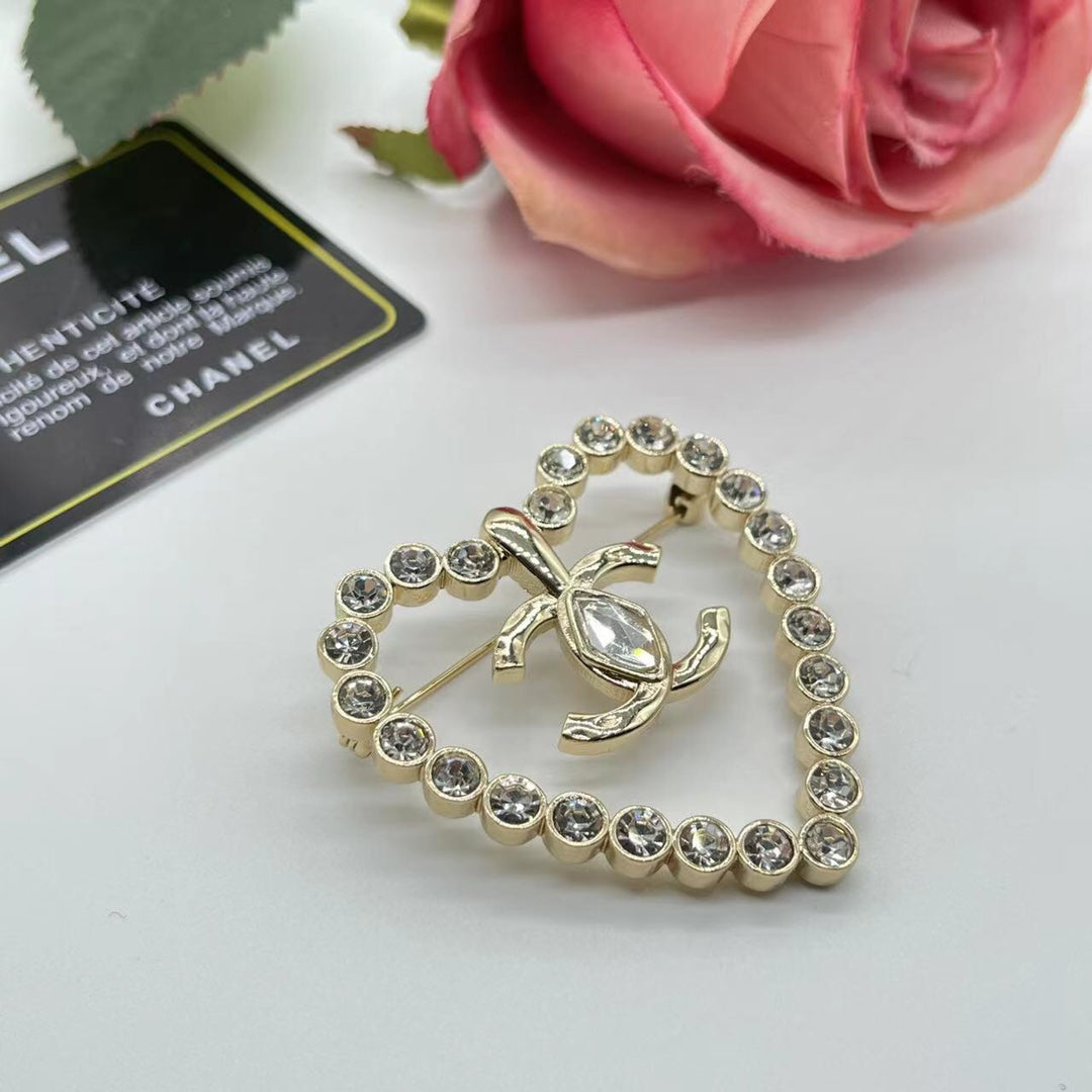 Chanel style brooches - product photo 3