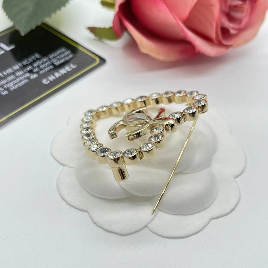 Chanel style brooches - product photo 4