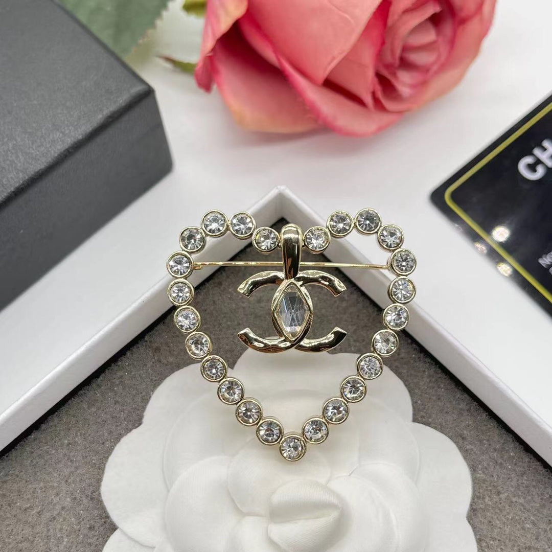 Chanel style brooches - product photo 2