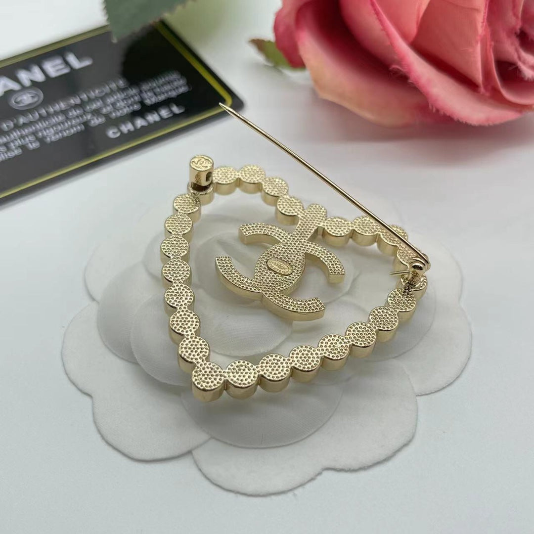 Chanel style brooches - product photo 5