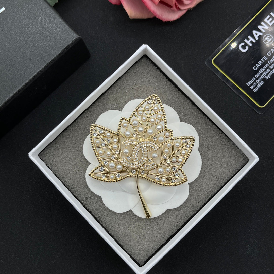 Chanel style brooches - product photo 2