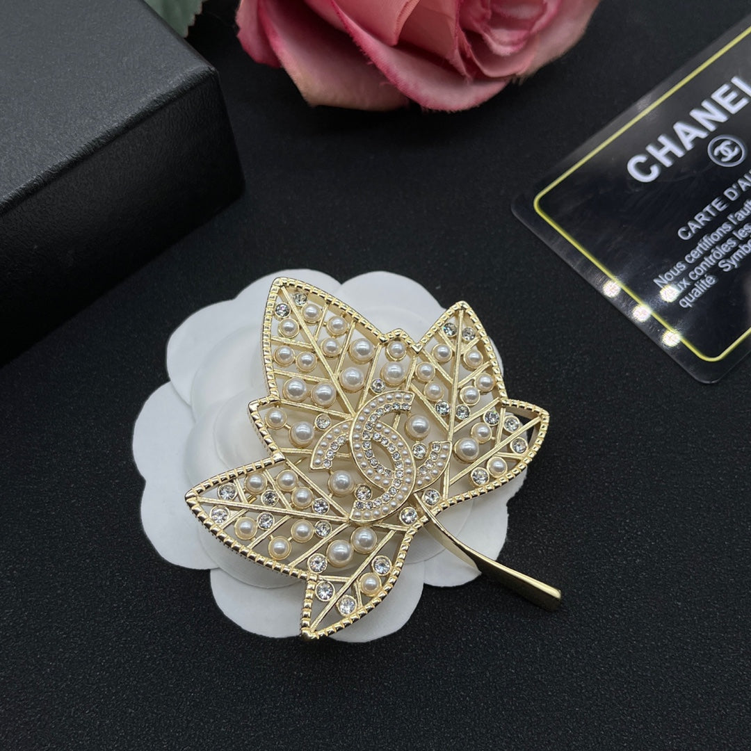 Chanel style brooches - product photo 3