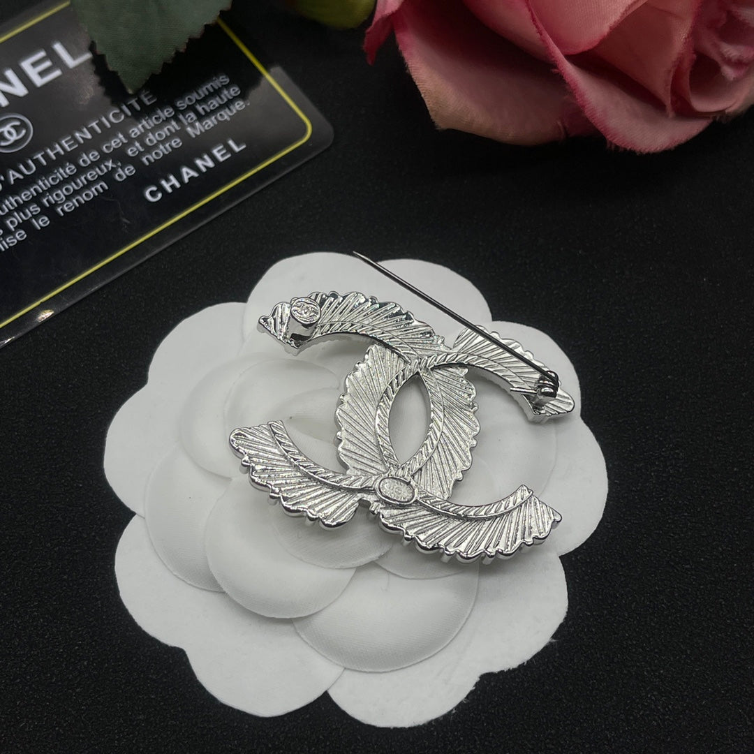 Chanel style brooches - product photo 5