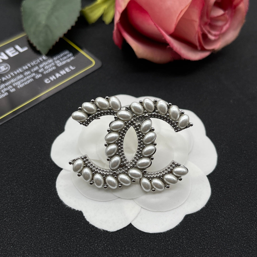 Chanel style brooches - product photo 3