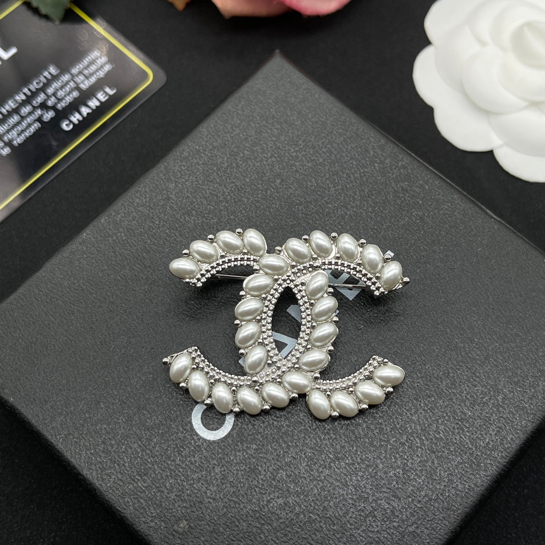Chanel style brooches - product photo 2