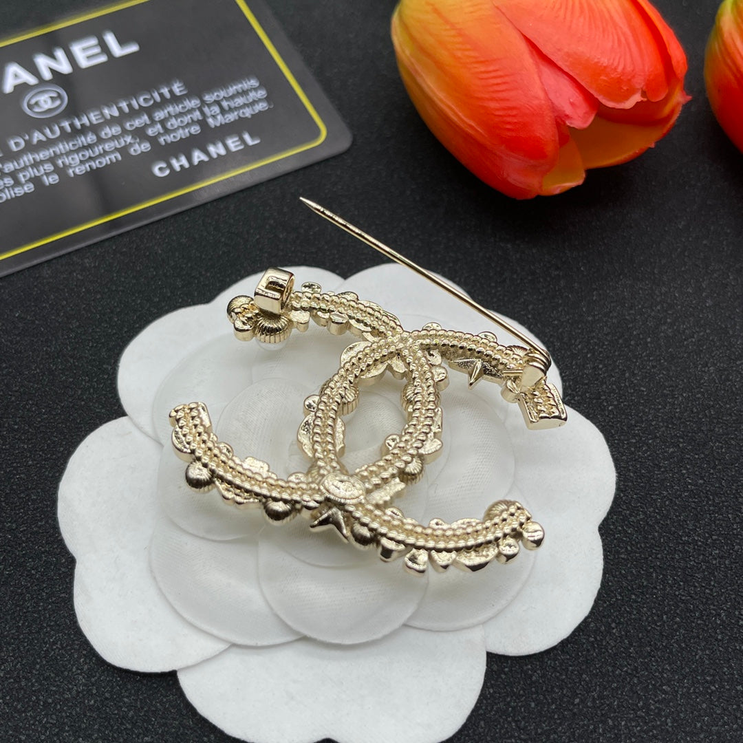 Chanel style brooches - product photo 5