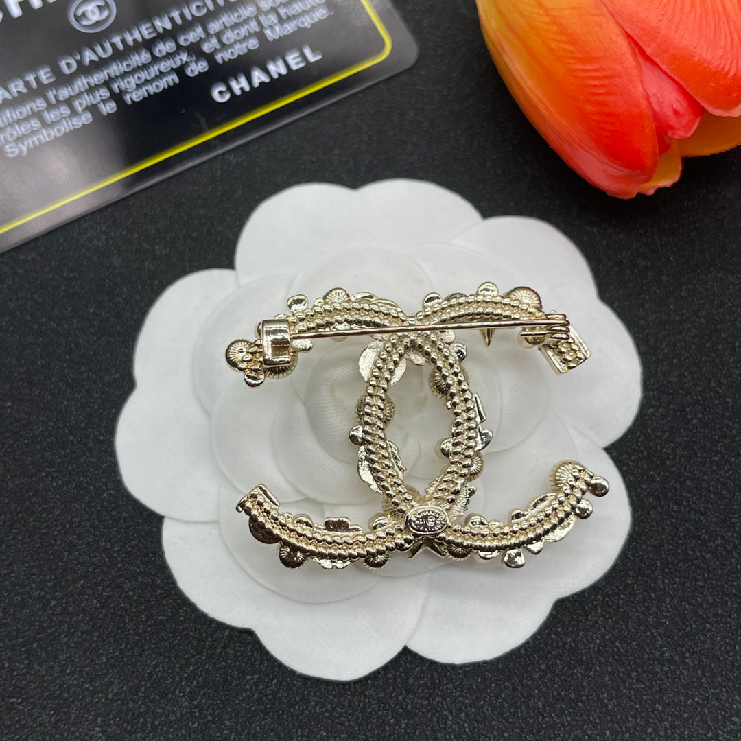 Chanel style brooches - product photo 6