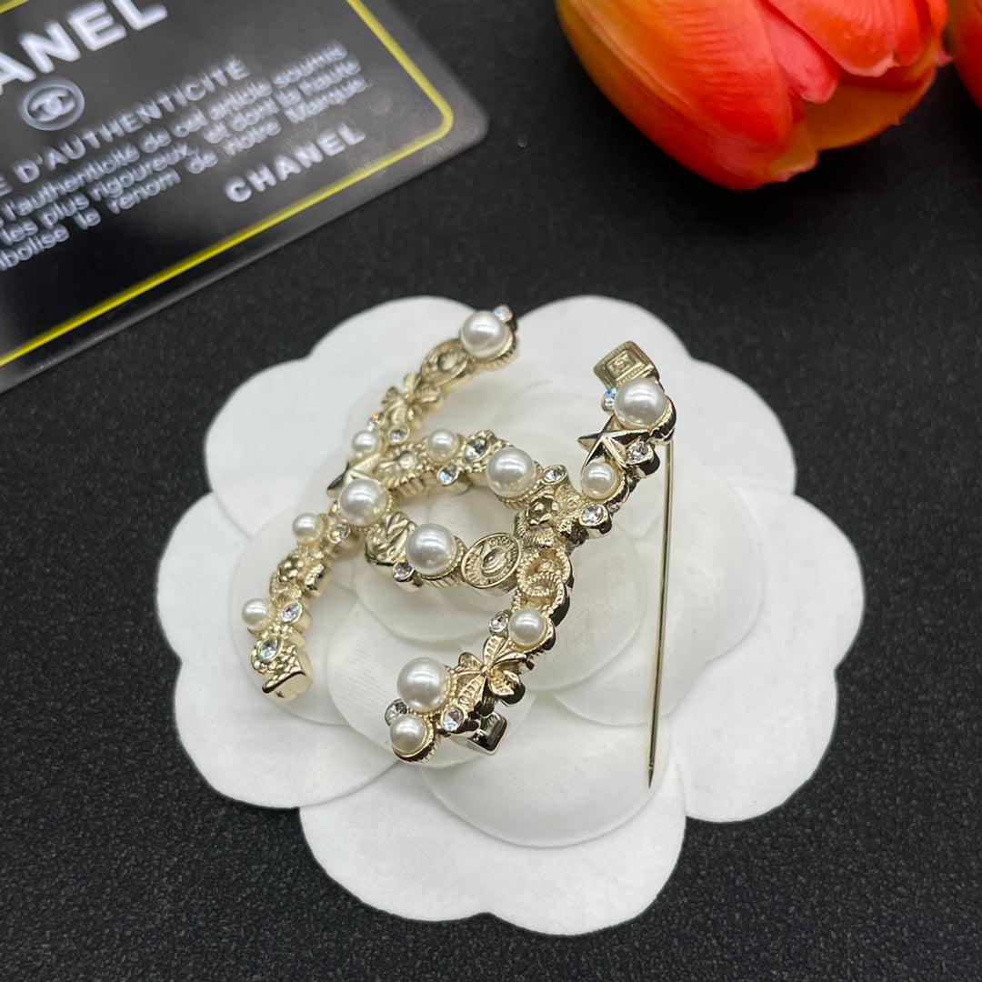 Chanel style brooches - product photo 4