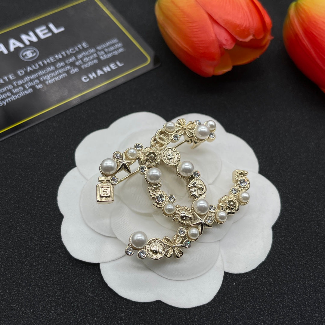Chanel style brooches - product photo 3