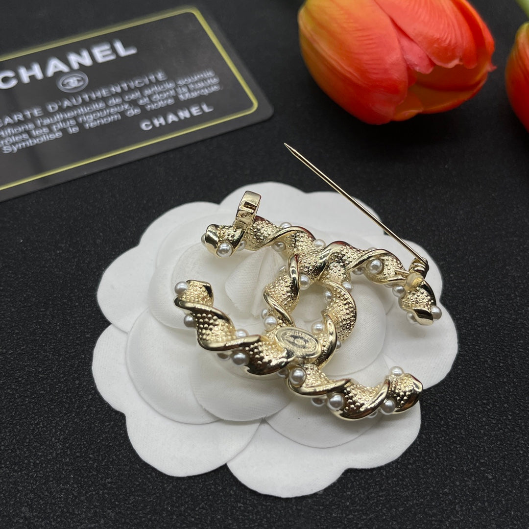 Chanel style brooches - product photo 5