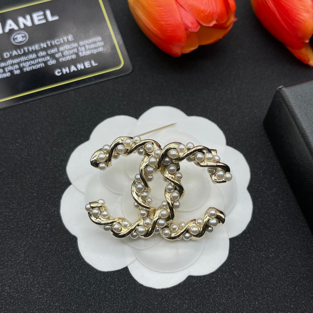 Chanel style brooches - product photo 3