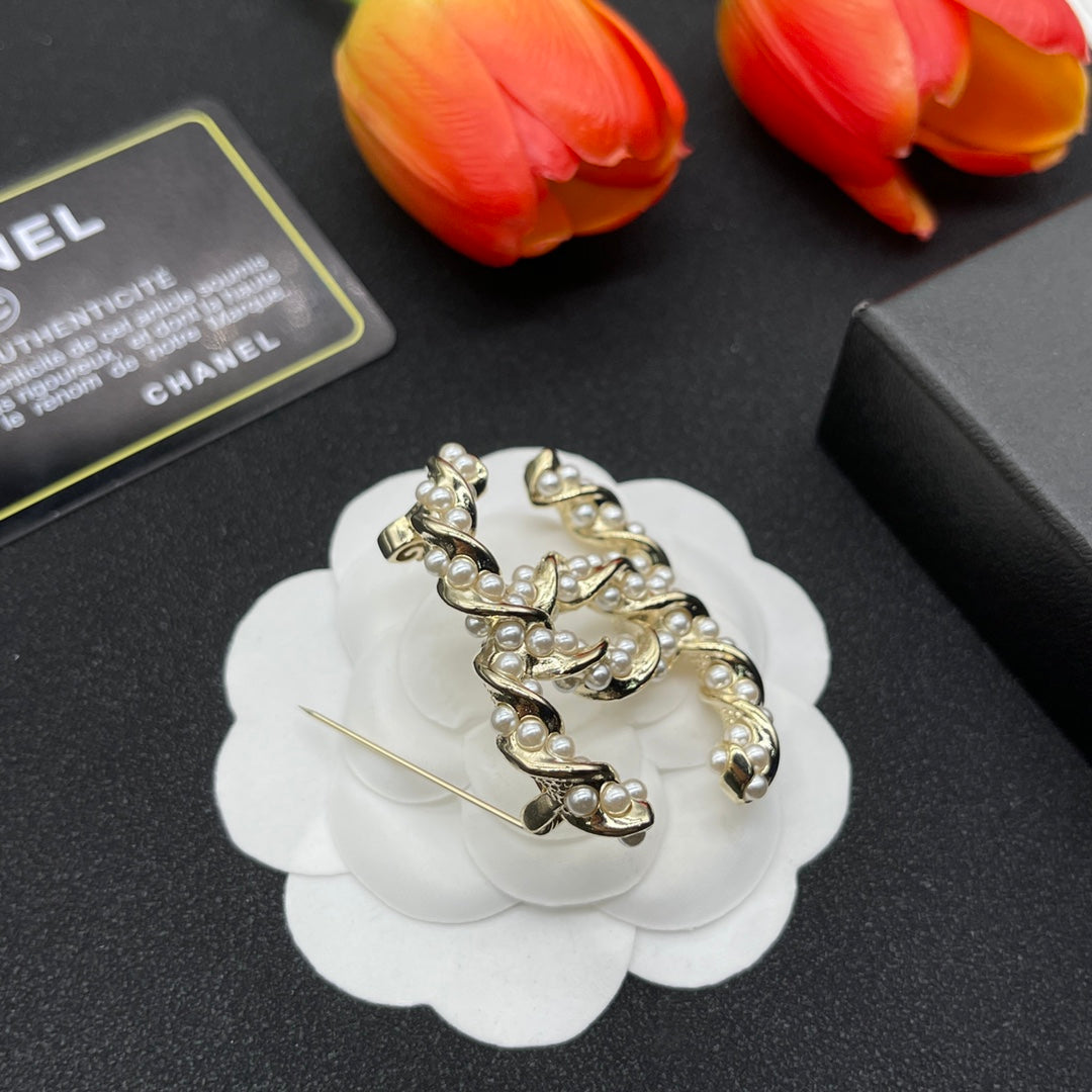Chanel style brooches - product photo 4