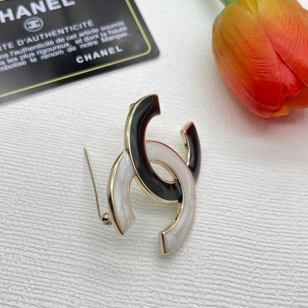 Chanel style brooches - product photo 4