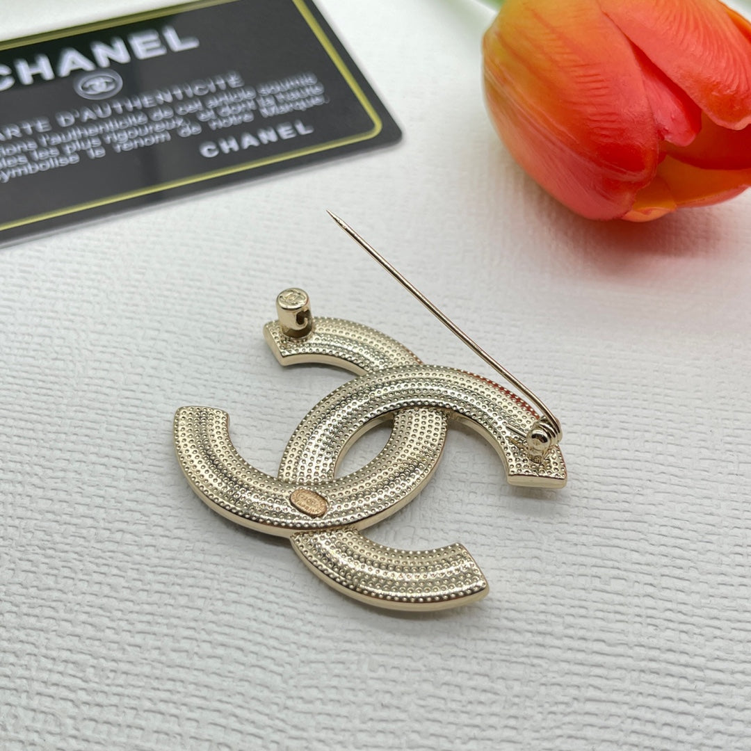 Chanel style brooches - product photo 5
