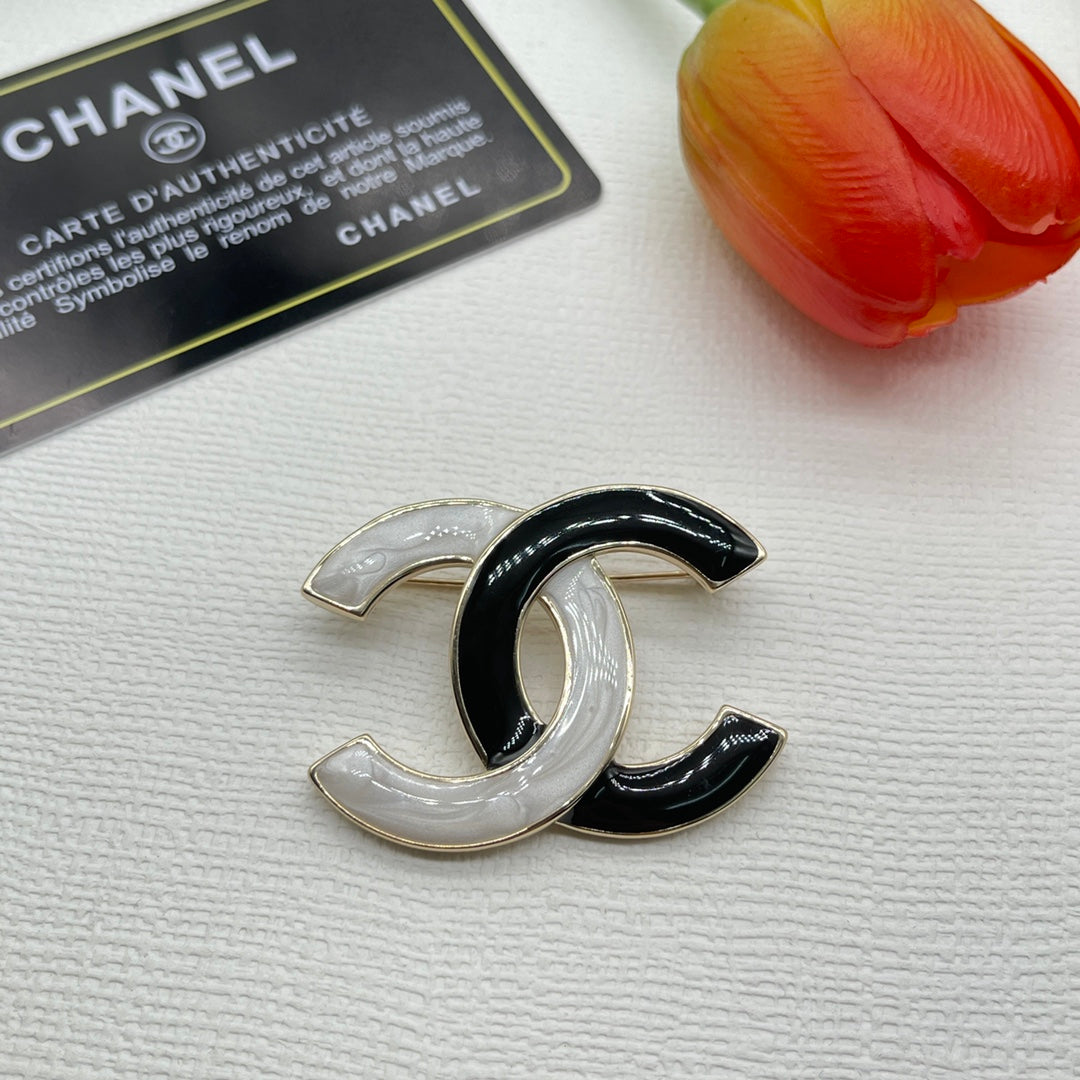 Chanel style brooches - product photo 1