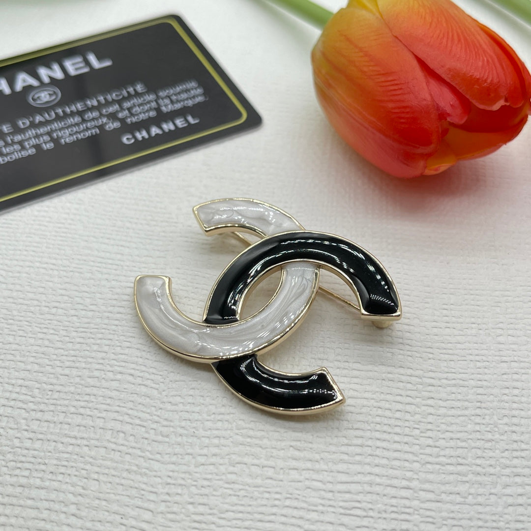 Chanel style brooches - product photo 2