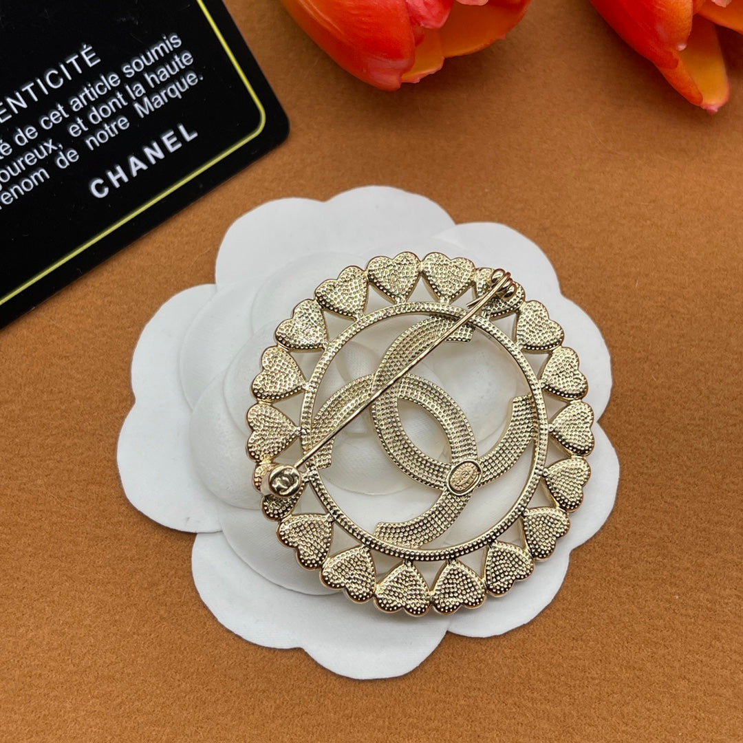 Chanel style brooches - product photo 6