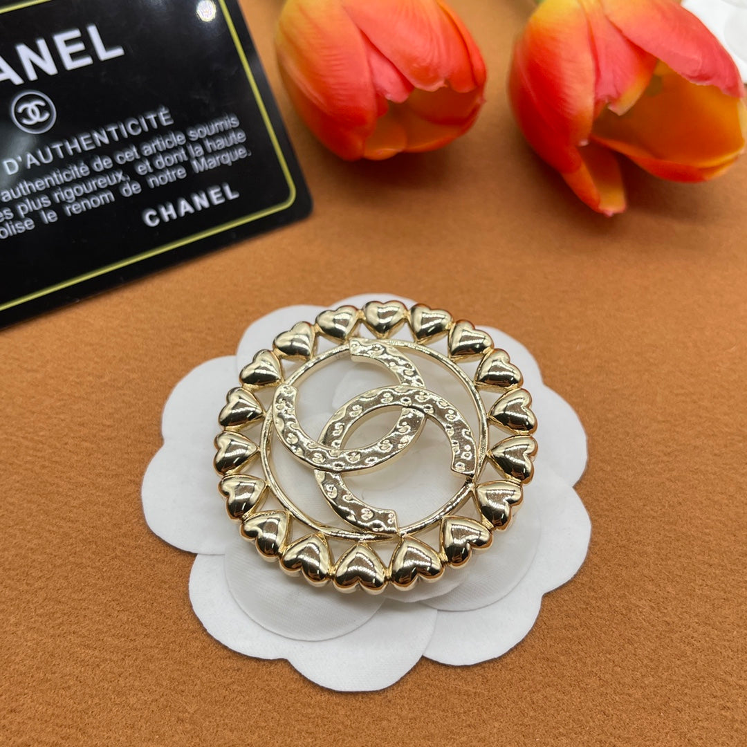 Chanel style brooches - product photo 3