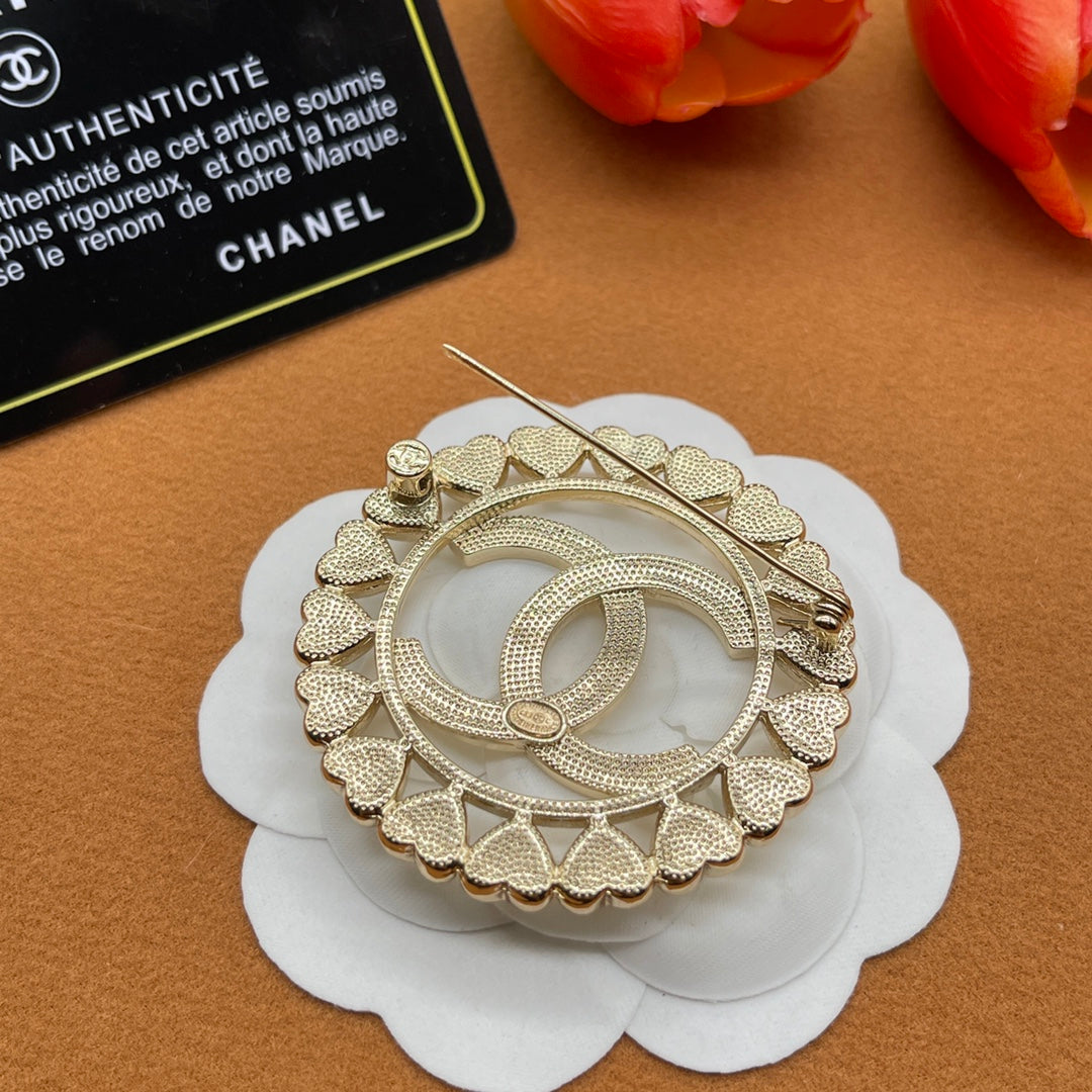 Chanel style brooches - product photo 5
