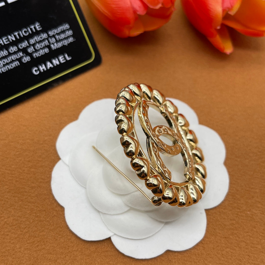Chanel style brooches - product photo 4