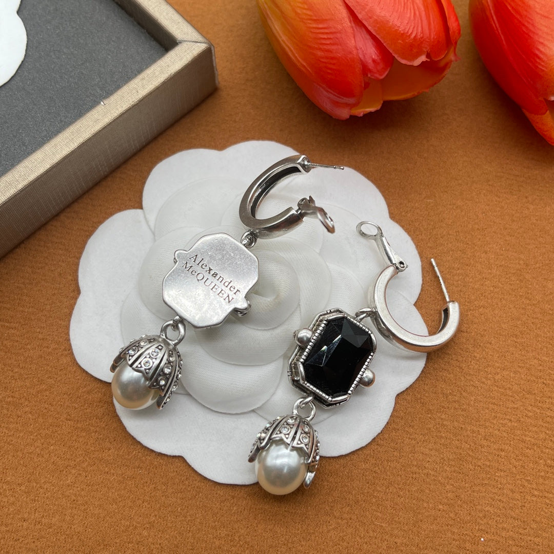 Alexander McQueen Oval Crystal Pearl Drop earrings in Silver Tone, detail view 11
