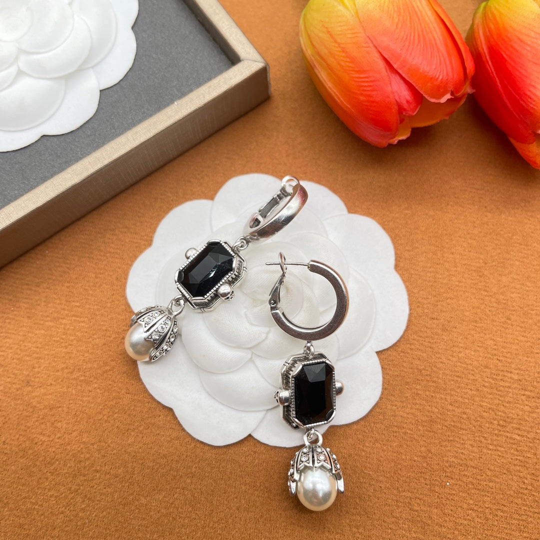 Alexander McQueen Oval Crystal Pearl Drop earrings in Silver Tone, detail view 10