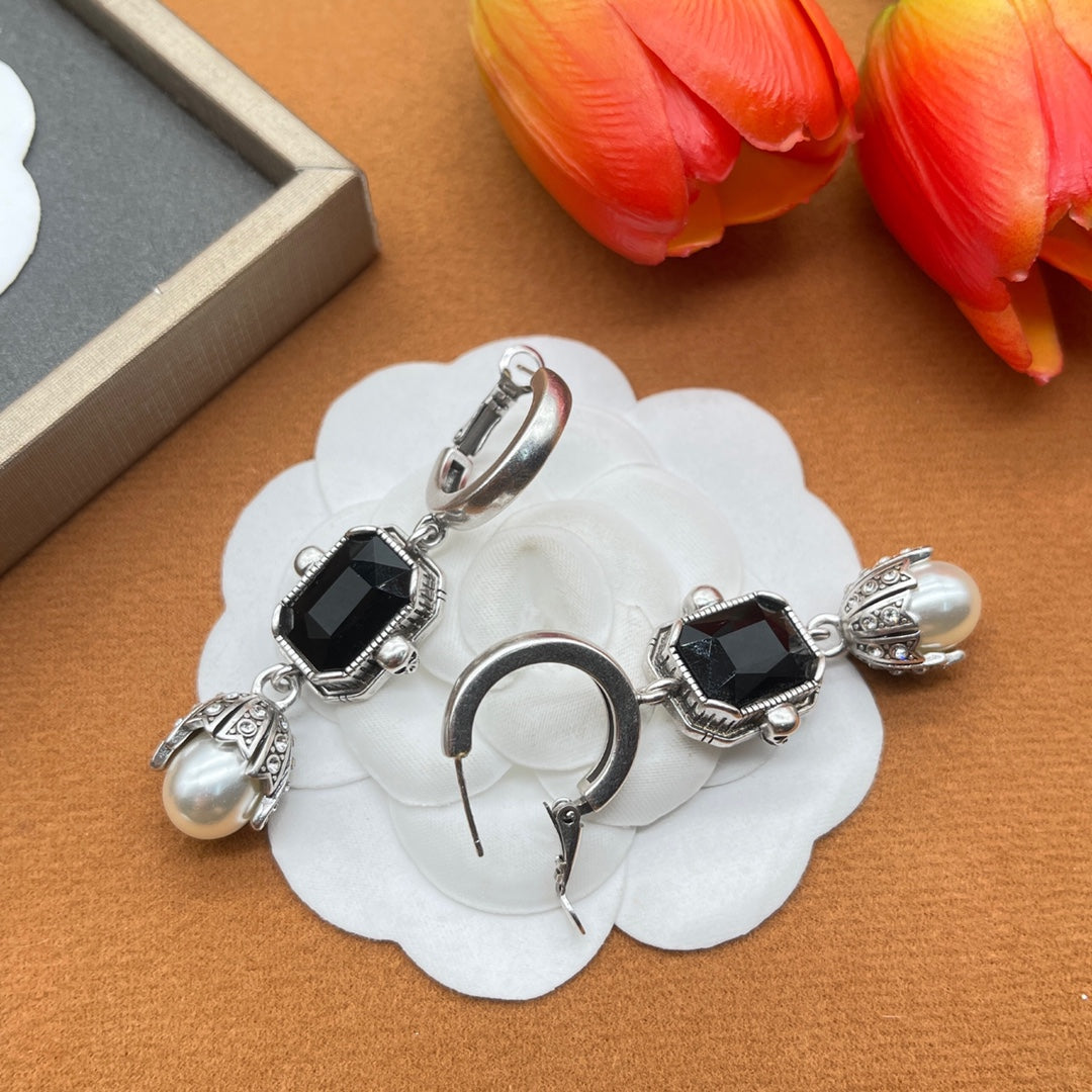 Alexander McQueen Oval Crystal Pearl Drop earrings in Silver Tone, detail view 9