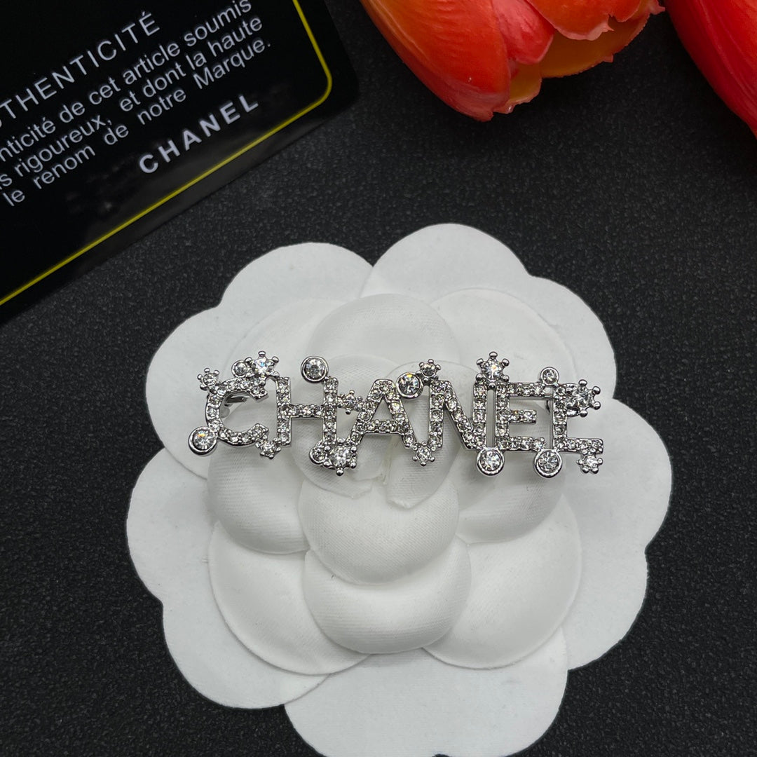 Chanel style brooches - product photo 2