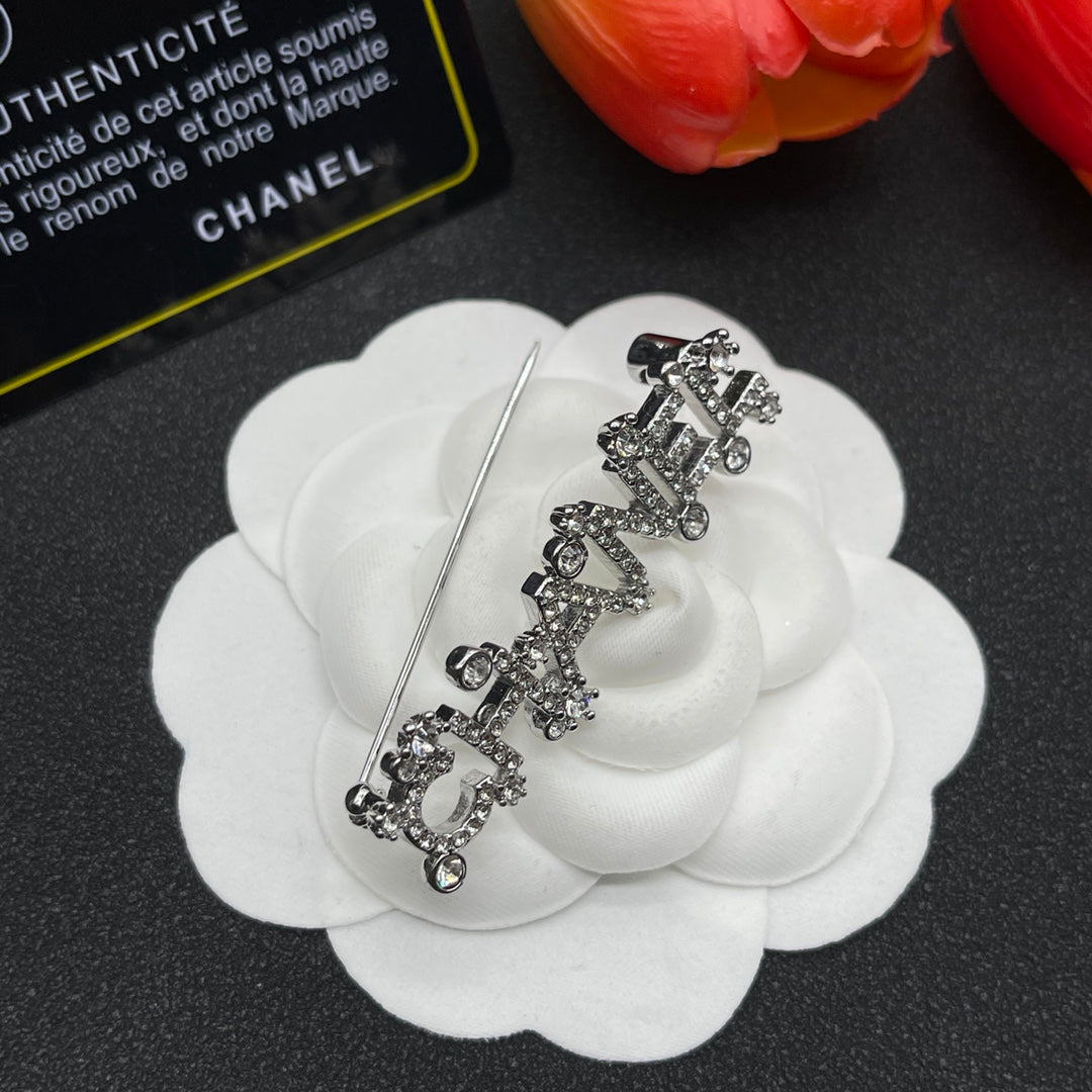 Chanel style brooches - product photo 4