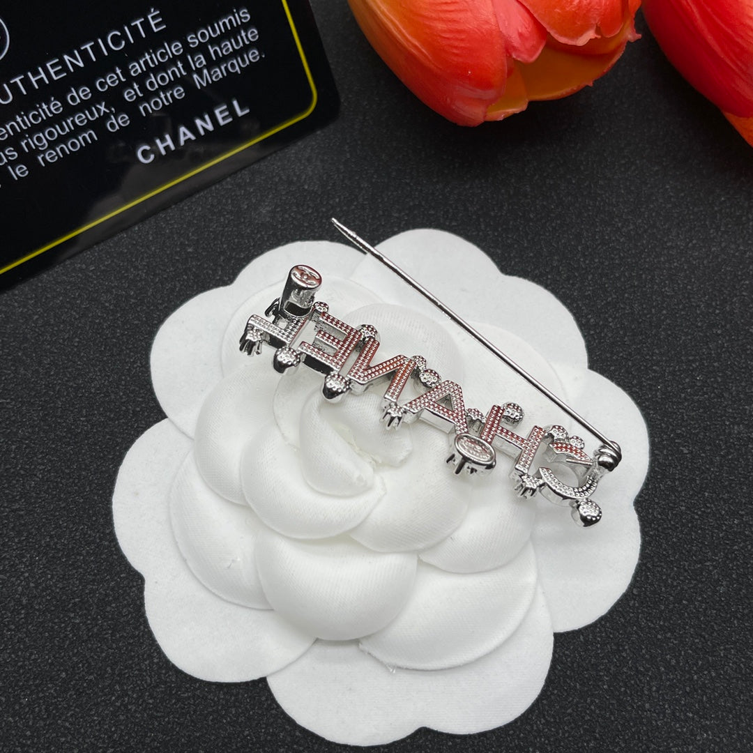 Chanel style brooches - product photo 5