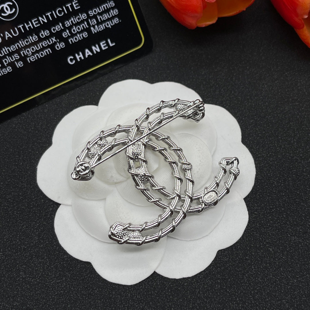 Chanel style brooches - product photo 5
