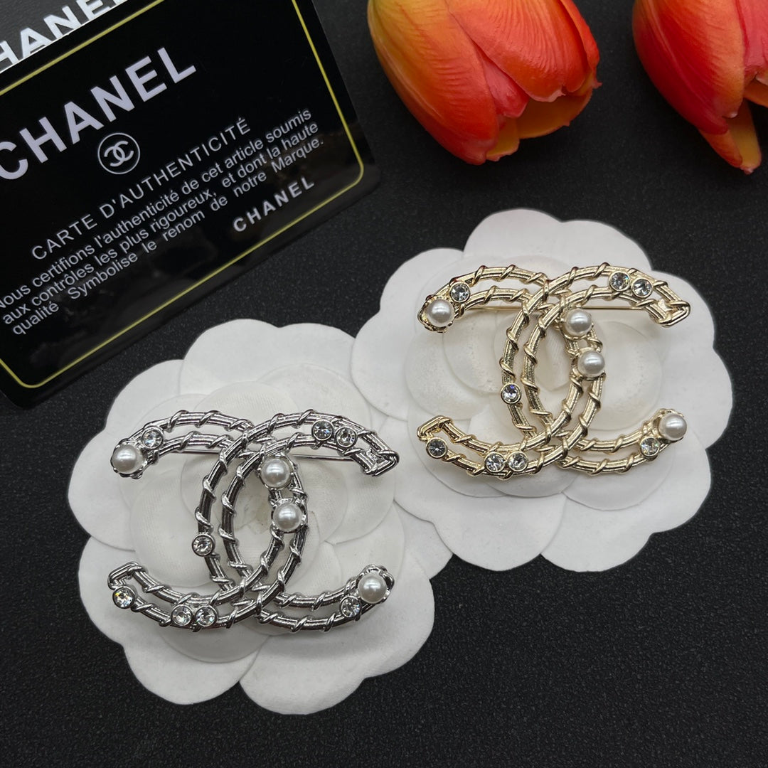 Chanel style brooches - product photo 7