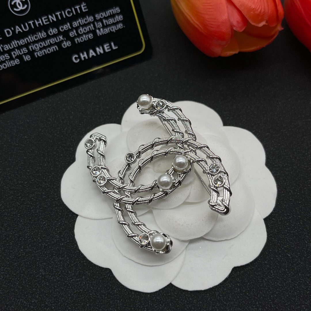 Chanel style brooches - product photo 2