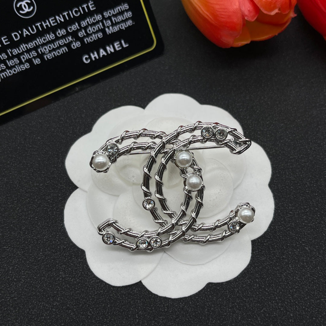 Chanel style brooches - product photo 1