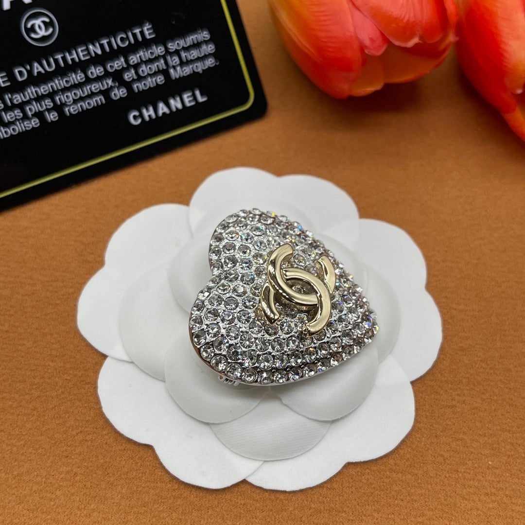 Chanel style brooches - product photo 2