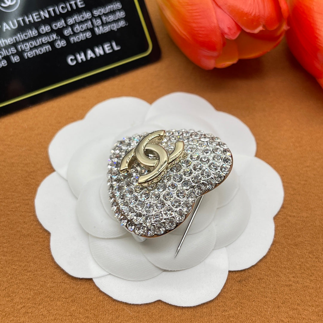 Chanel style brooches - product photo 4