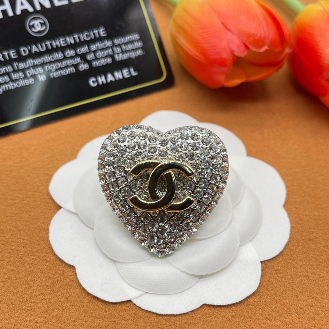 Chanel style brooches - product photo 3