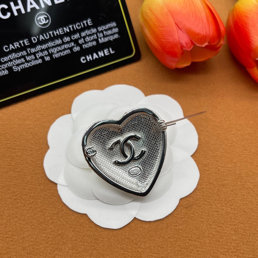 Chanel style brooches - product photo 5