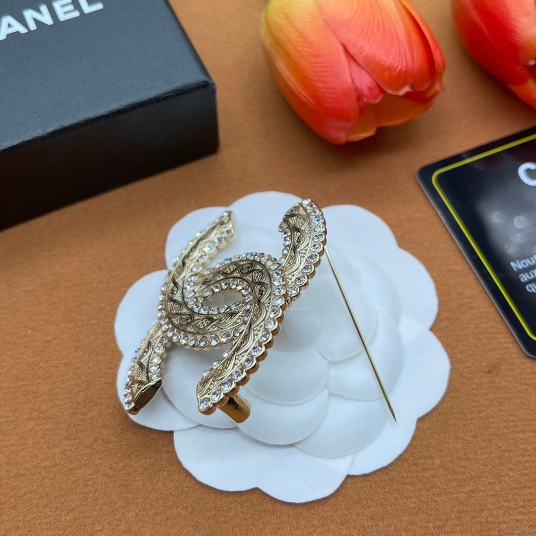 Chanel style brooches - product photo 4