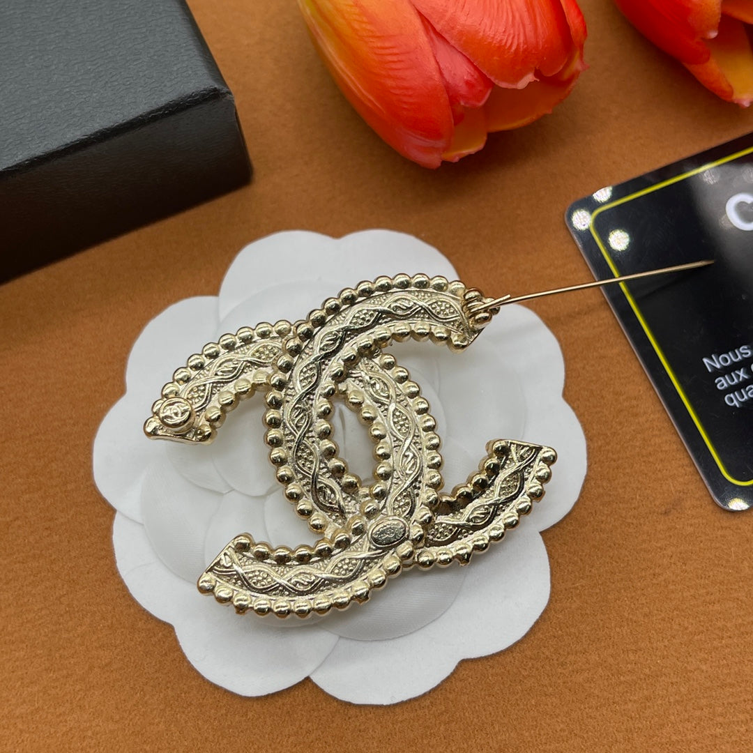 Chanel style brooches - product photo 5