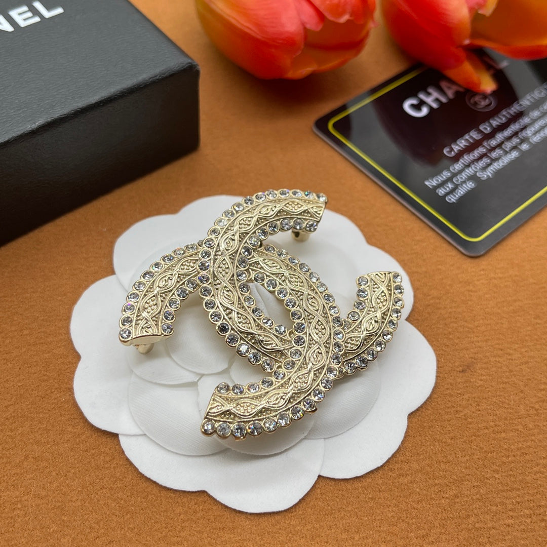 Chanel style brooches - product photo 3