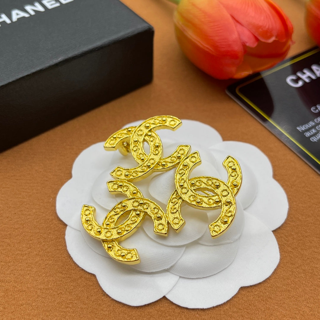 Chanel style brooches - product photo 6