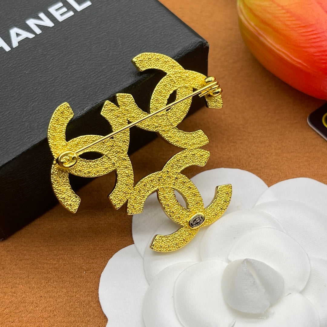 Chanel style brooches - product photo 5