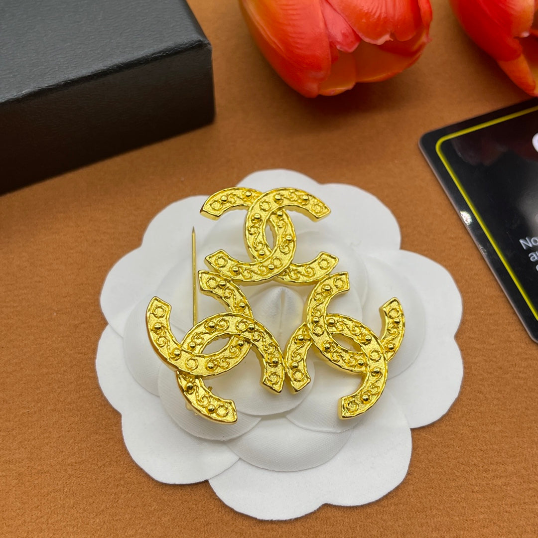 Chanel style brooches - product photo 3