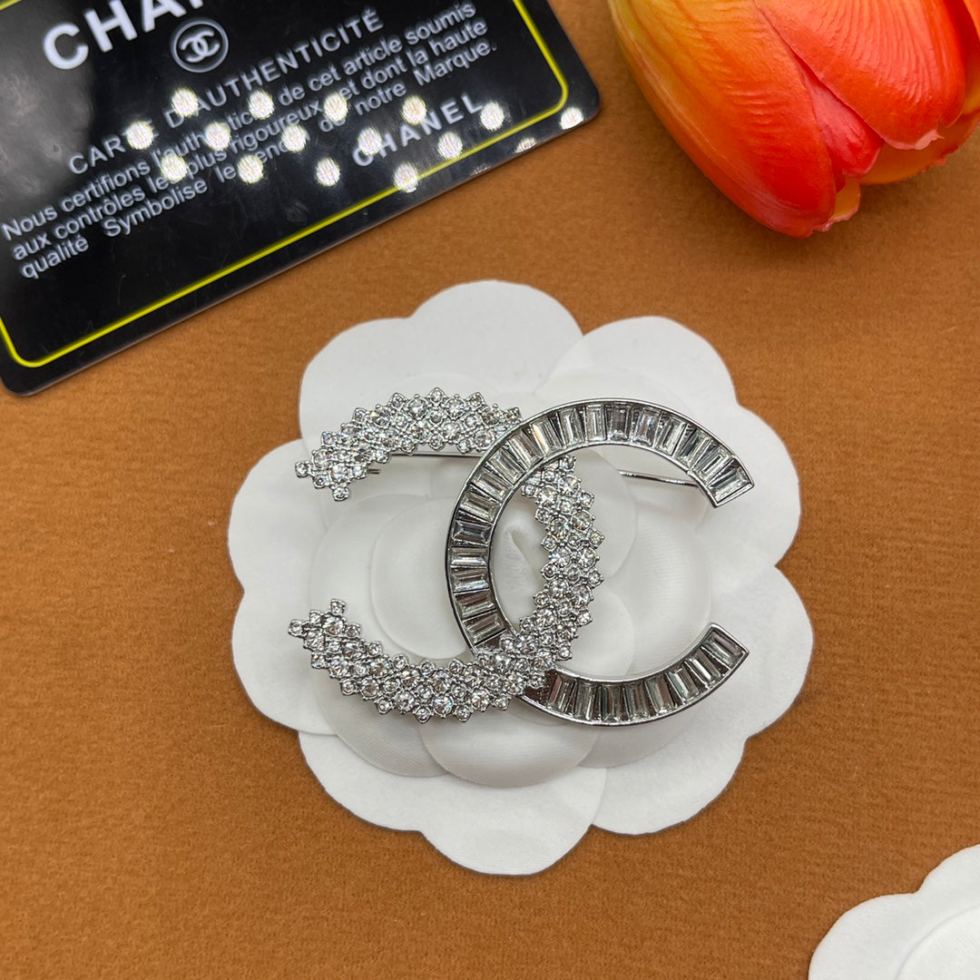 Chanel style brooches - product photo 2
