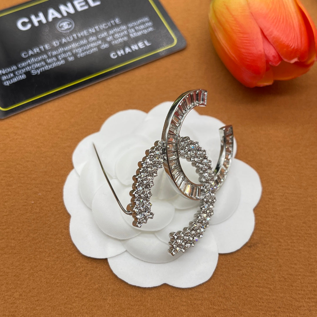 Chanel style brooches - product photo 4