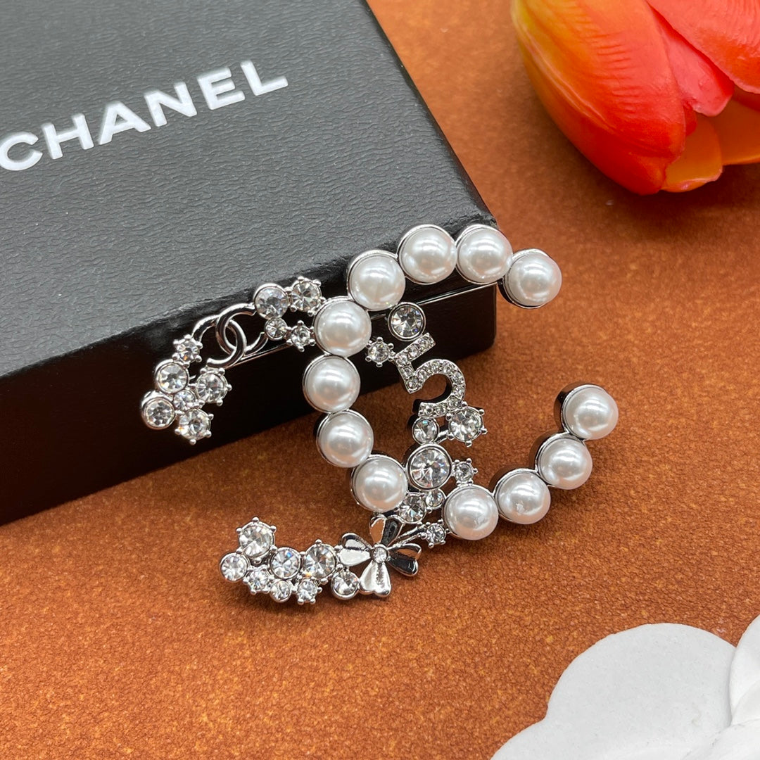 Chanel style brooches - product photo 3