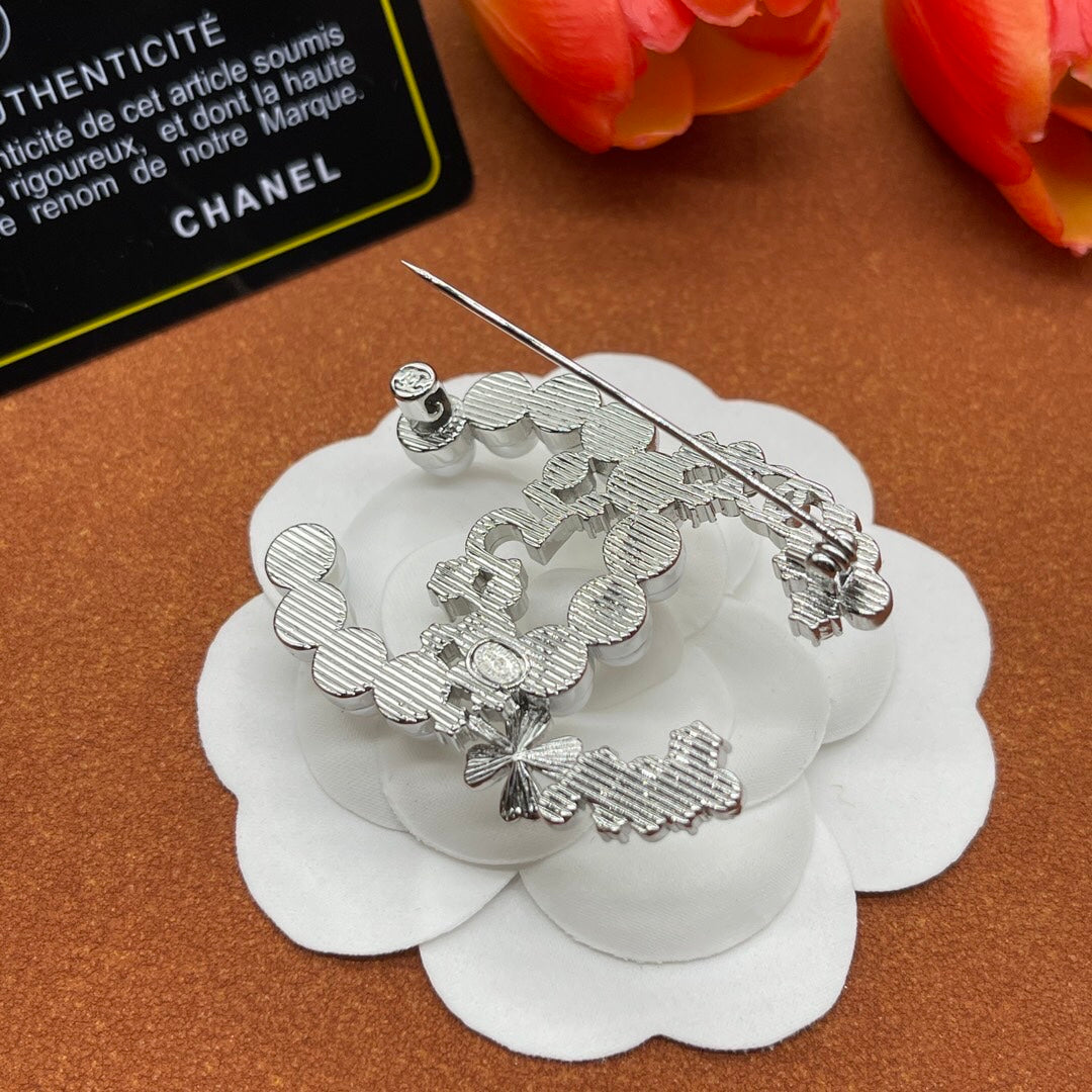 Chanel style brooches - product photo 5